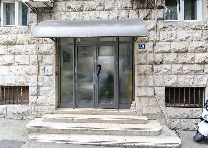 Blue Moon Apartment *