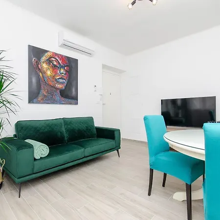 Blue Moon Apartment