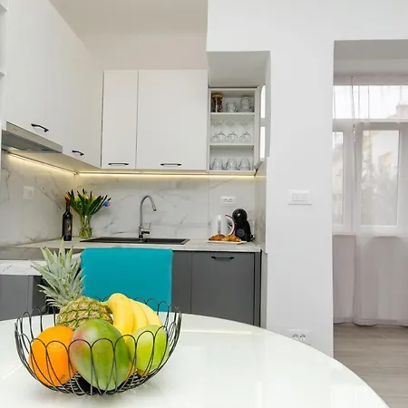 Blue Moon Apartment Split