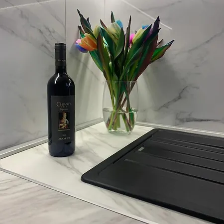 Blue Moon 아파트 *